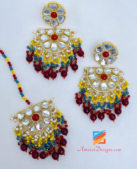 Set Tikka di orecchini Kundan con rubino leggero (marrone rossiccio).