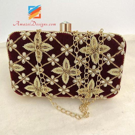 Maroon Clutch Entrambi i lati Dabka Pearl funziona