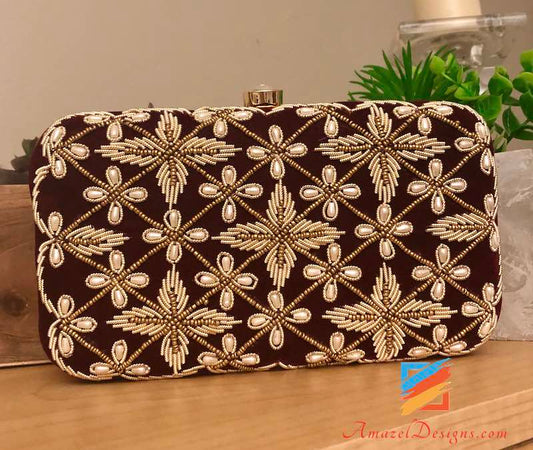 Pochette marrone con perline