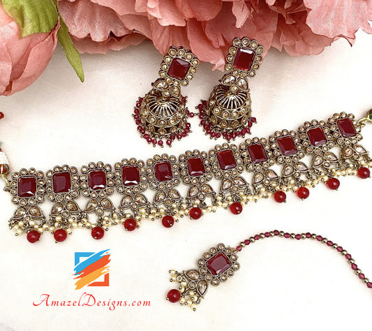 Kastanienbraunes Polki-Halsband-Jhumki-Tikka-Set