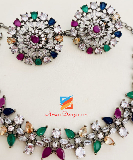 Tikka-Set mit mehrfarbigen oxidierten amerikanischen Diamanten (AD) mit Halskette und Ohrsteckern