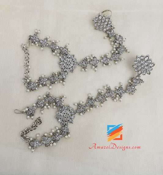 Polki-Handstück aus Silber mit weißen Perlen 