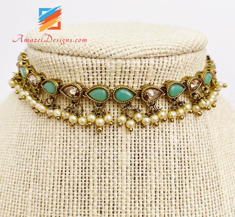 Einreihiger Halsband/Halskette mit hängenden Perlen von Polki, Mintgrün