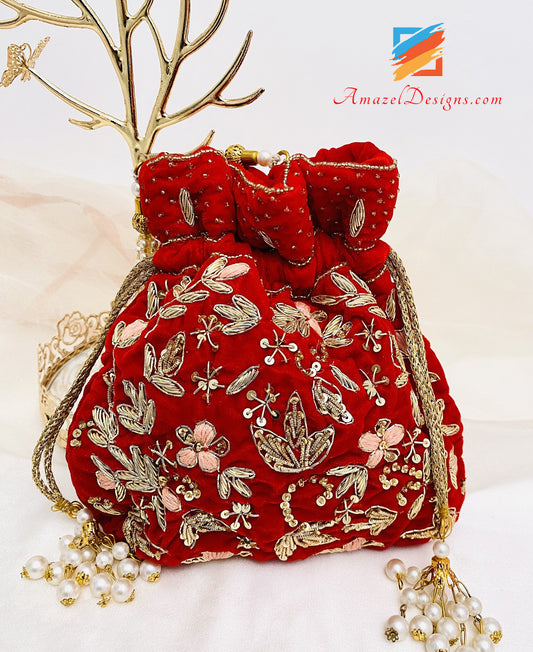 Red Velvet Dabka Sitara lavora con un tocco di filo rosa 