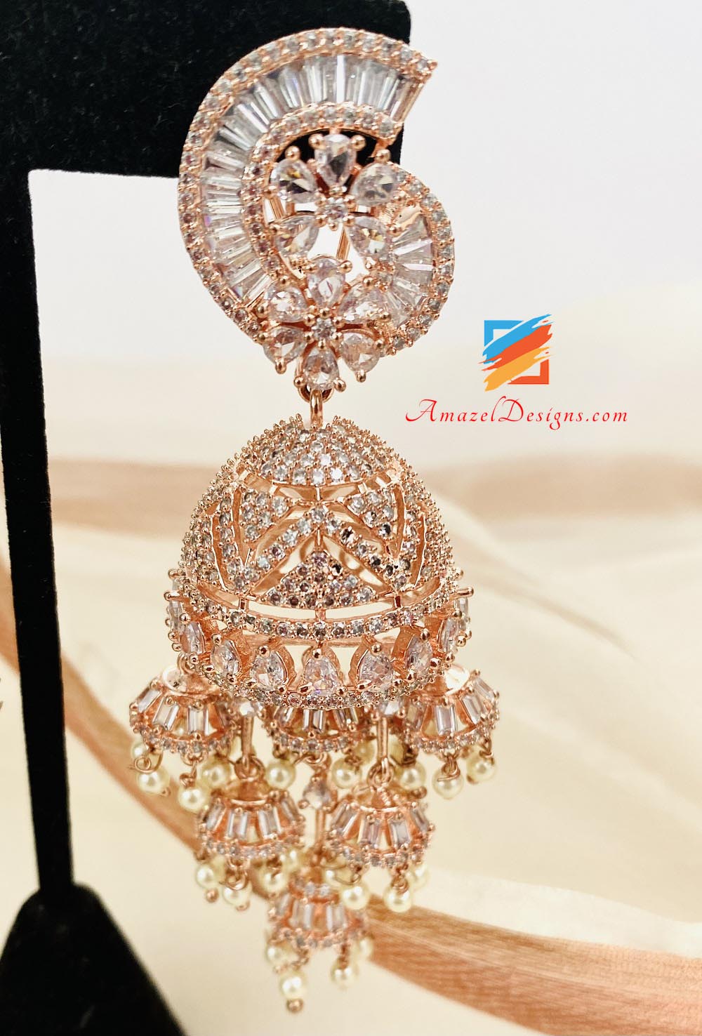 Jhumka-Ohrringe aus Roségold mit amerikanischem Diamant (AD). 