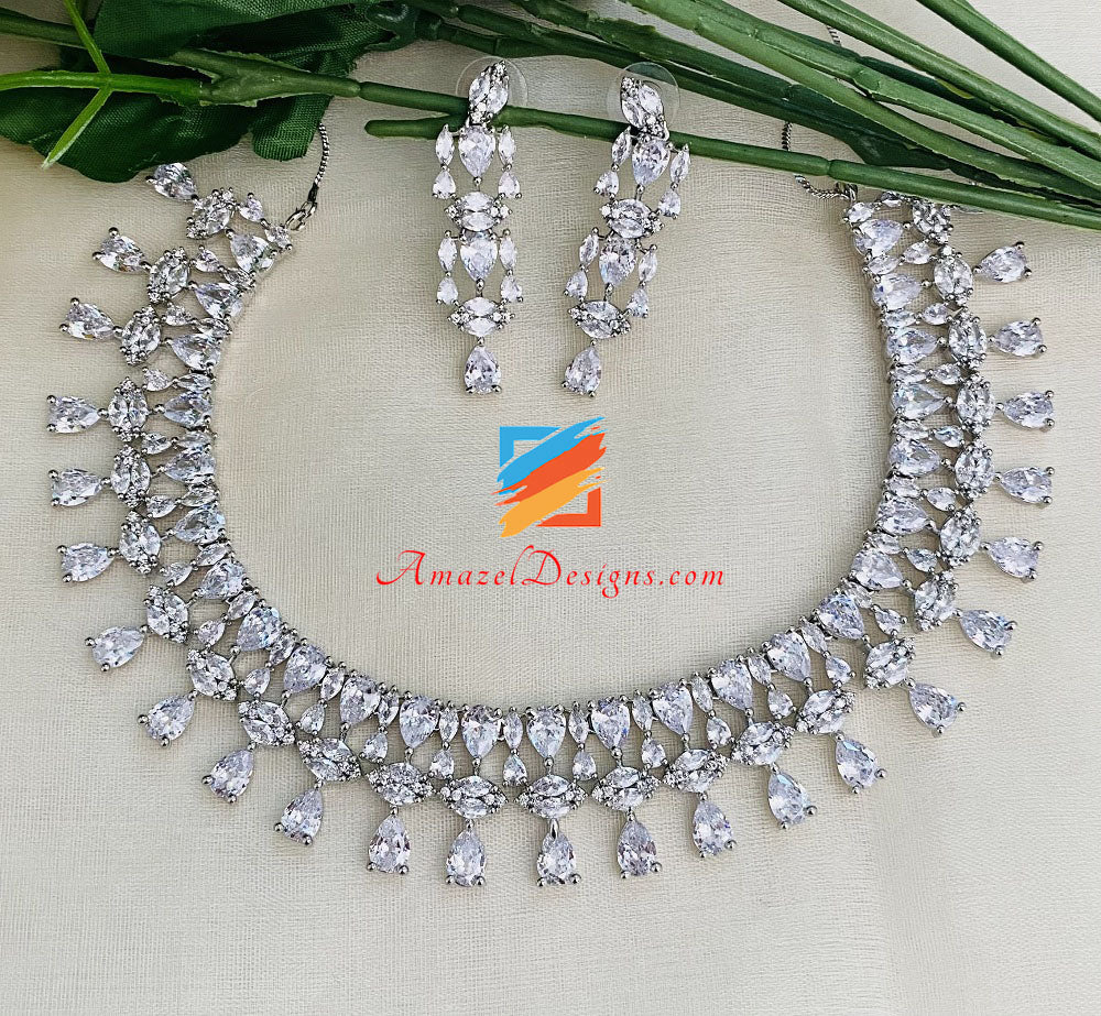 Silbernes American Diamond AD-Halsketten- und Ohrringe-Set 