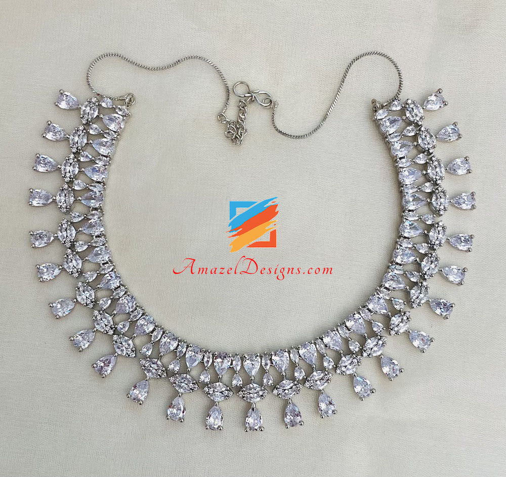 Silbernes American Diamond AD-Halsketten- und Ohrringe-Set 