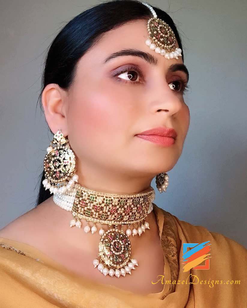 Elegante set di ciondoli girocollo con rubino smeraldo dorato e bianco Jadau Mala