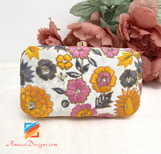 Mehrfarbige Clutch von Thread Work 