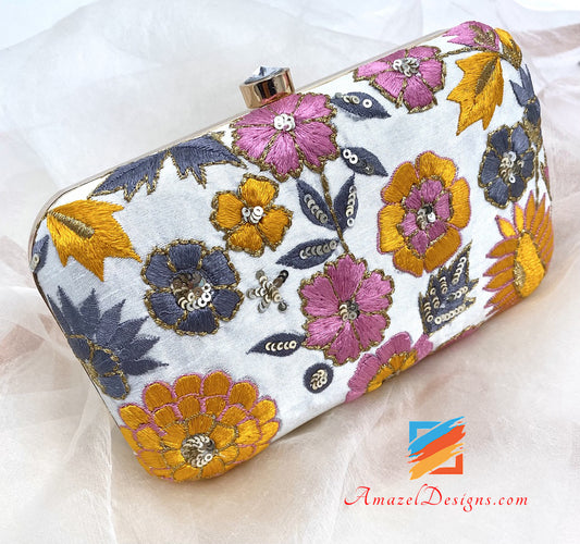 Mehrfarbige Clutch von Thread Work 