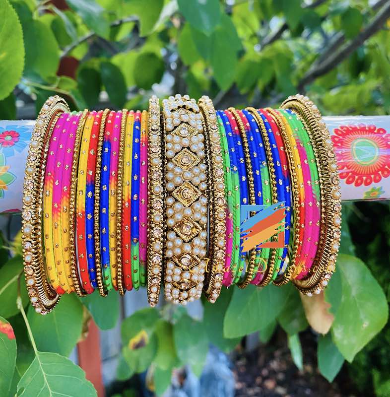 Set di braccialetti multicolori tradizionali 