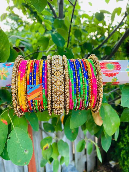 Set di braccialetti multicolori tradizionali 