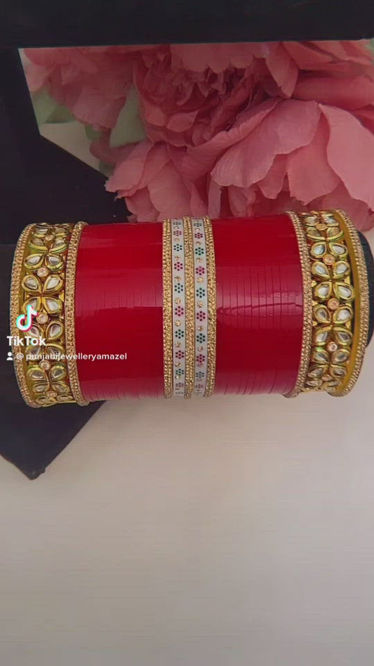 Kundan-Blume und runder Kundan-Kadas-Churra 